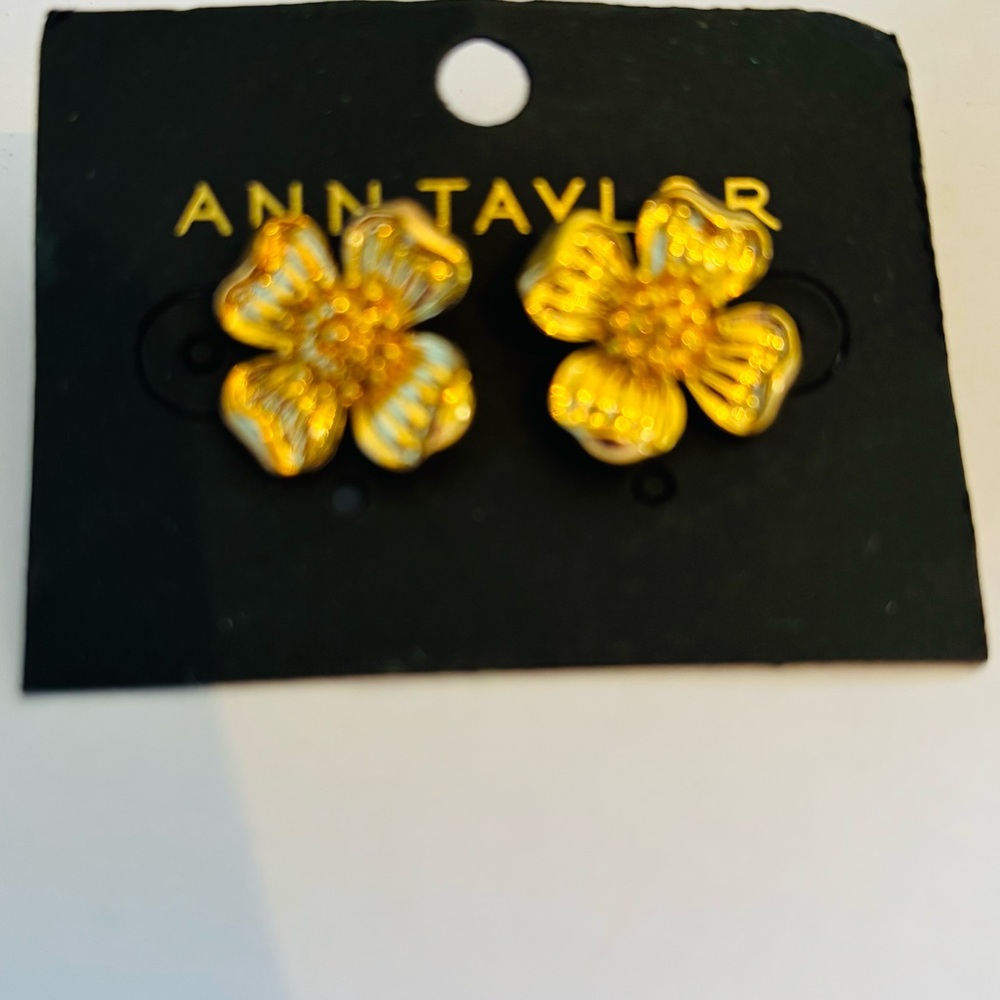 Ann Taylor Flower Earrings Gold Tone Jewelry Stylish Contemporary Classic Whimsy